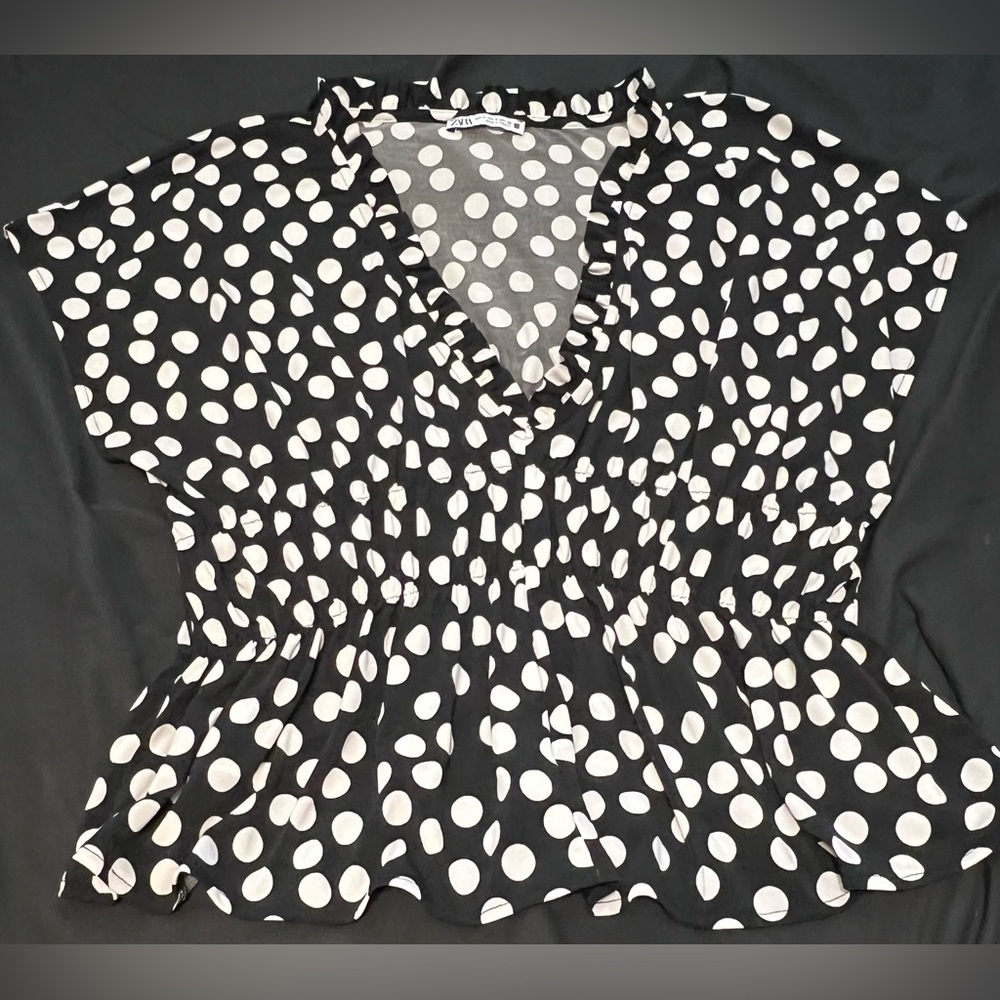 Zara black and white ruched waist top. Size medium.